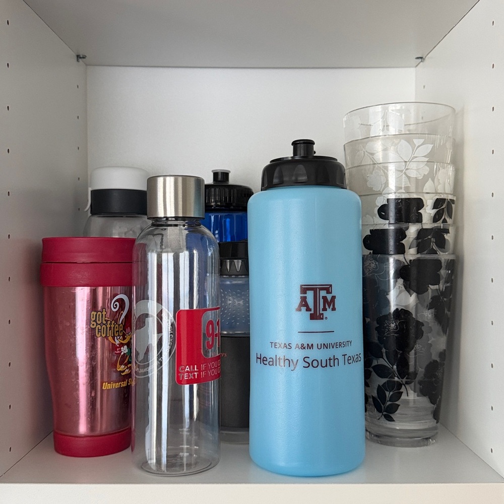Mixed Lot - Water Bottle and Plastic Tumbler Cups - Drink Set - Movie Stage Prop